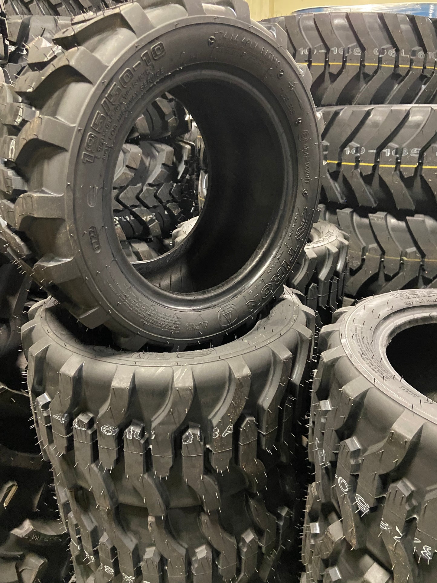 Tiron 18X8.50-10 4 T/L 610 AG R4